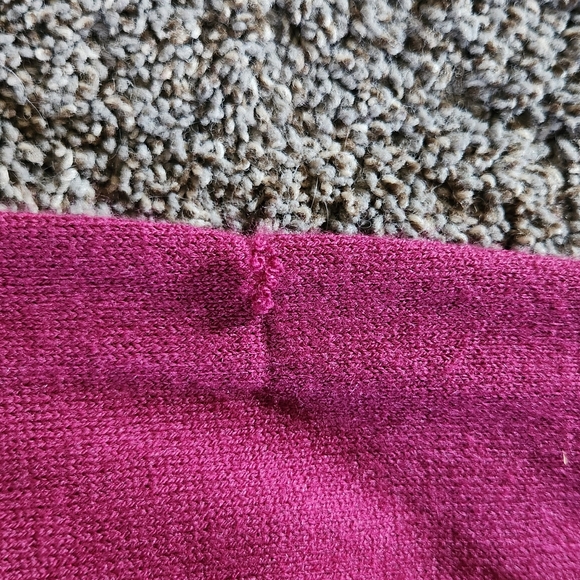 4/$20 Sweater. Size large. 4/$25 - Picture 5 of 5
